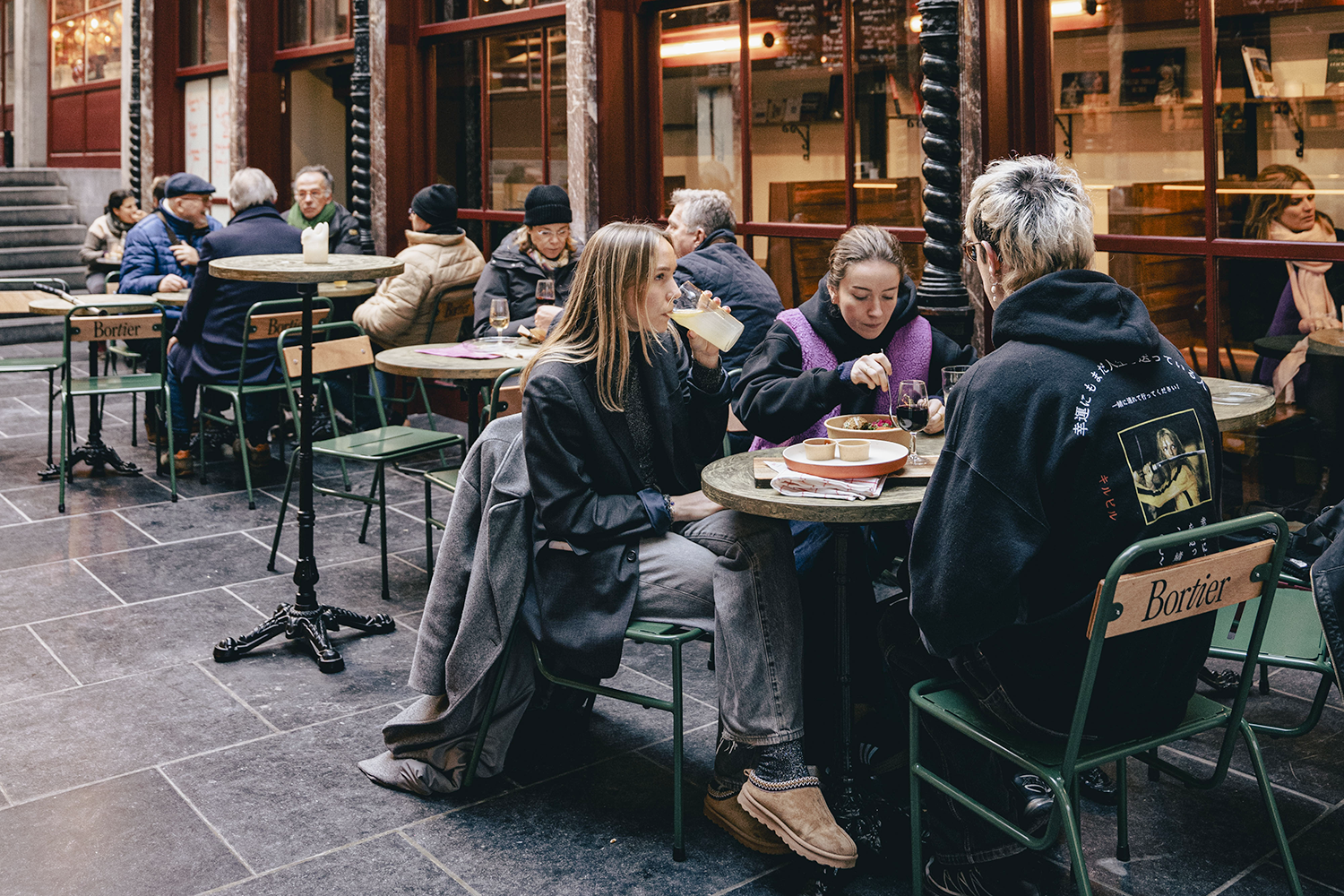 Bortier Galerie People eating drinking Brussels