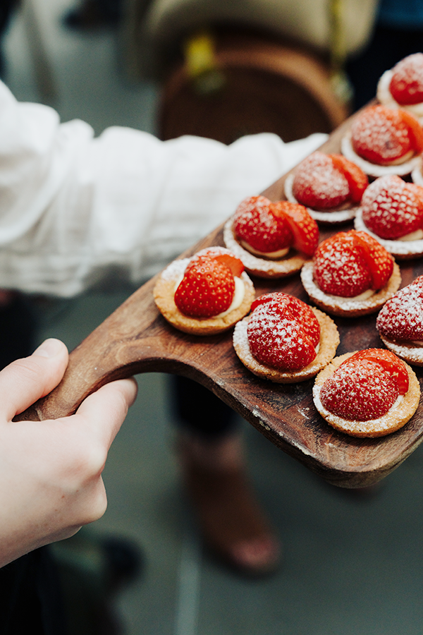 Event Hotel des Galeries Witlof Catering Red Fruits plate service