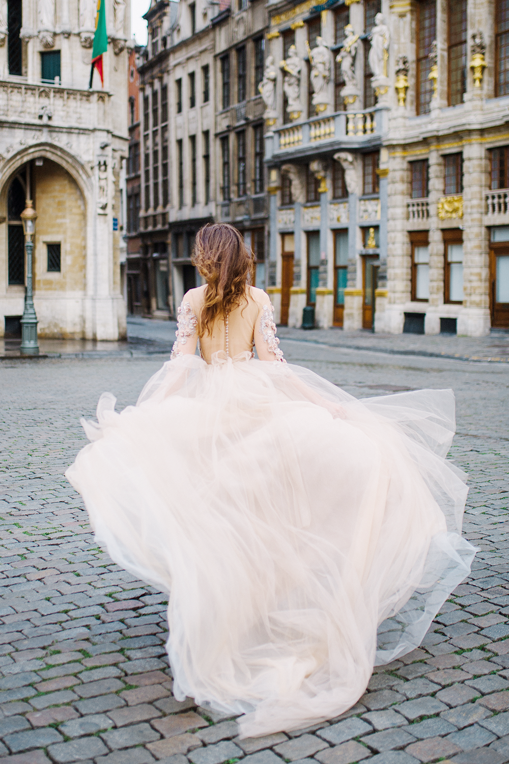 Hotel des Galeries Woman in wedding dress Grand Place Brussels