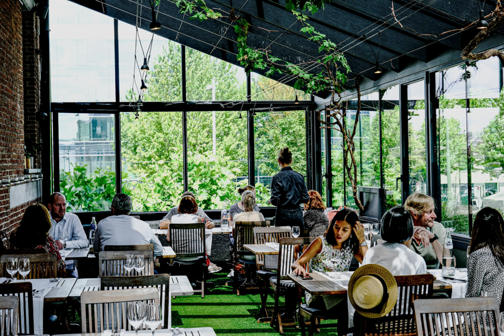 Le Mess Brussels Restaurant tables Veranda Tables people
