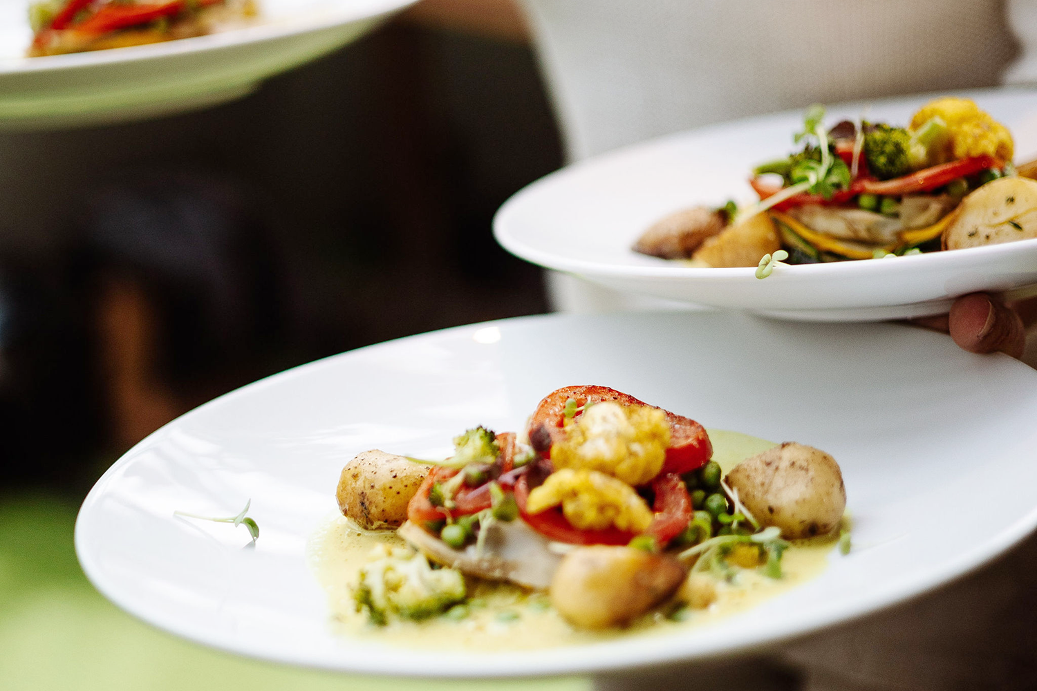 Le Mess Brussels Restaurant tables plates service